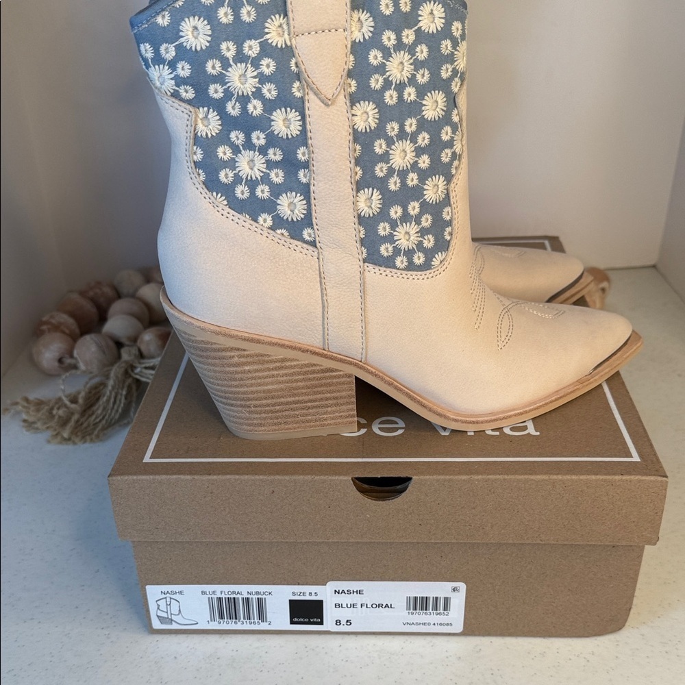Dolce Vita Nashe women’s Ankle Boot Sz 8.5 Color: Blue Floral Nubuck - Picture 12 of 12